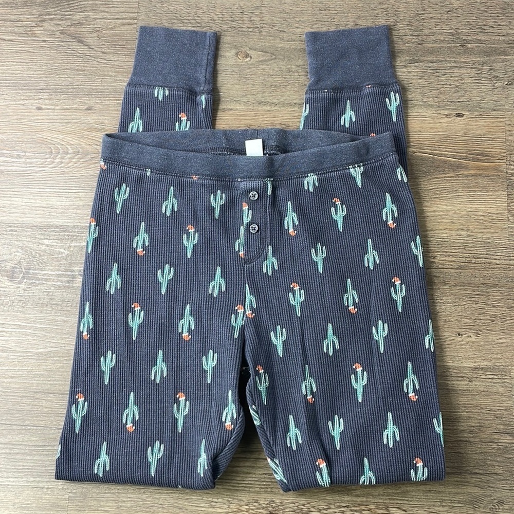 Old Navy Women’s Thermal Waffle Knit Christmas Cactus Pajamas, size medium